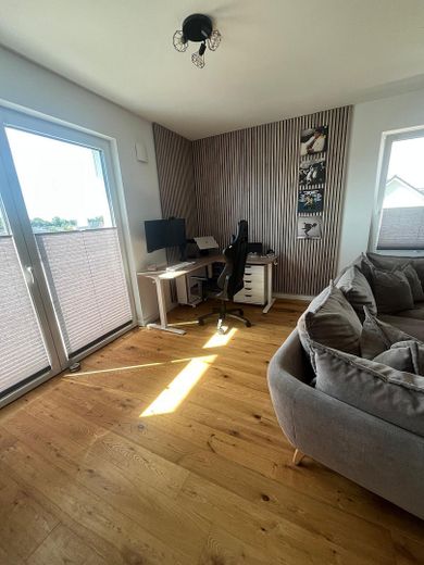 Attico in un edificio di nuova costruzione, seconda locazione – Wohnzimmer