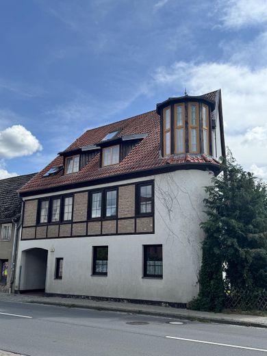 Stylische DG-Maisonette in Mirow – Strassenansicht