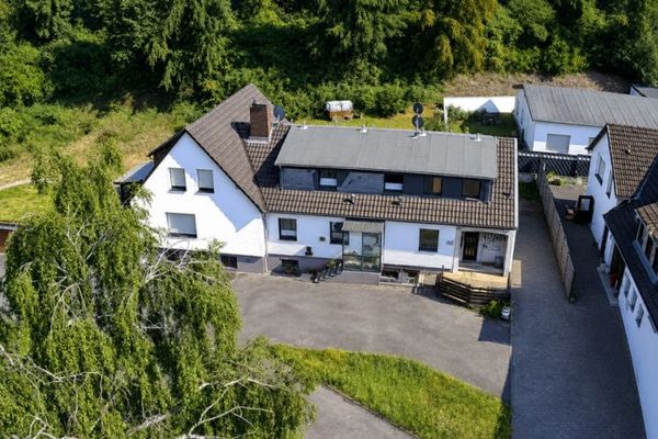 Einzigartiges Immobilienensemble im Herzen von Solingen – 5 Garagen und ein Traumgrundstück