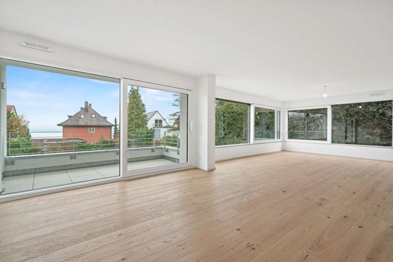 TOP-PREIS! Große Traumwohnung mit Seeblick – .