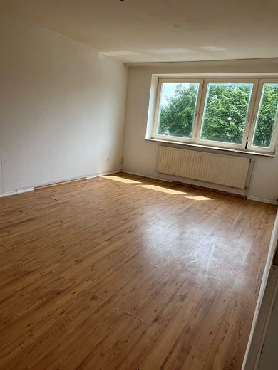 4 Zimmer Wohnung mit Balkon und Tiefgaragenstellplatz – Zimmer 2