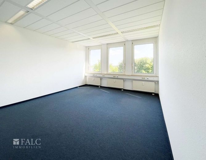 Büroflächen ab 240 m² zur Miete. Nur 9,50 EUR/m² Kaltmiete! – Bürofläche