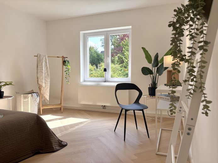 Rüttenscheid’de bahçeli daire | Yenileme sonrası ilk kullanım | Komisyonsuz – Schlafzimmer mit Gartenblick
