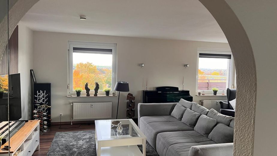 Penthouse sur les toits de Wolfenbüttel – Blick ins Wohnzimmer