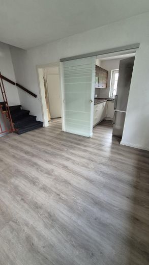 Casa a schiera di testa ben tenuta con giardino recintato e posto auto coperto – Esszimmer