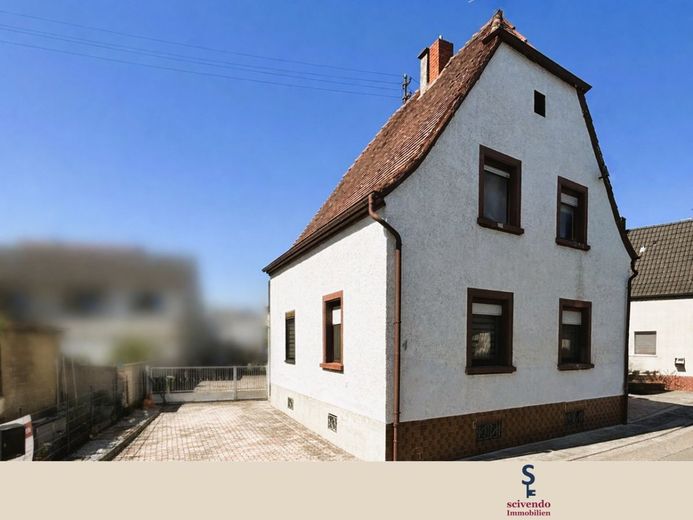 Preiswertes Haus  mit großem Hof &amp; Scheune – Titelbild Haus