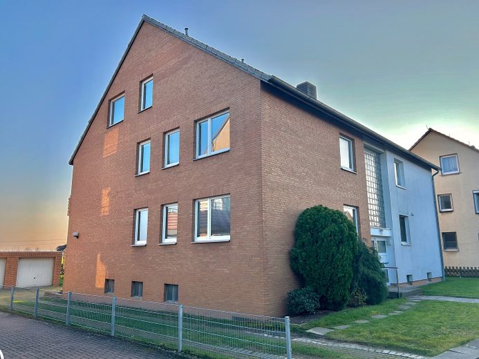 Erstklassig saniert: 3-Zimmer-Wohnung in Pattensen – Hausansicht