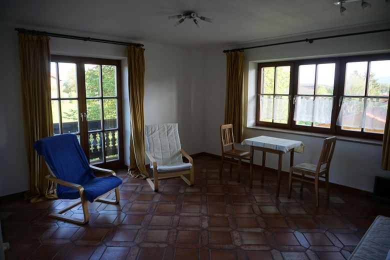 Großes Haus/Mehrgenerationenhaus in Huglfing von privat – Wohnzimmer 1. OG (Wohnung 1)