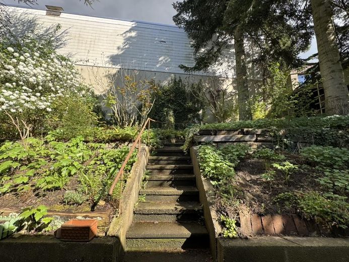 Treppe in den oberen Garten