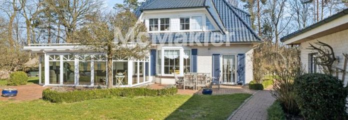 Traumhaftes Haus mit großem Wintergarten und Waldgrundstück