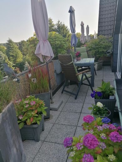 +++RESERVIERT+++ Maisonette-Wohnung mit großem Sonnenbalkon inkl. Tiefgarage in Oberhausen-Alsfeld – Balkon Seite 1