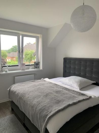 Moderne 3-Raum-Maisonette-Wohnung mit Dachterasse in Seevetal direkt vom Eigentümer – Schlafzimmer