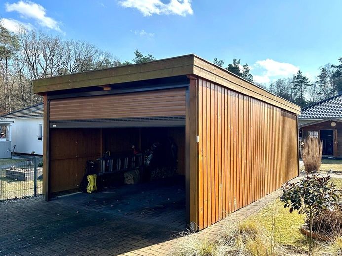HORN IMMOBILIEN ++ modernes Einfamilienhaus mit Photovoltaikanlage, Garage und Terrasse in Torgelow – Garage