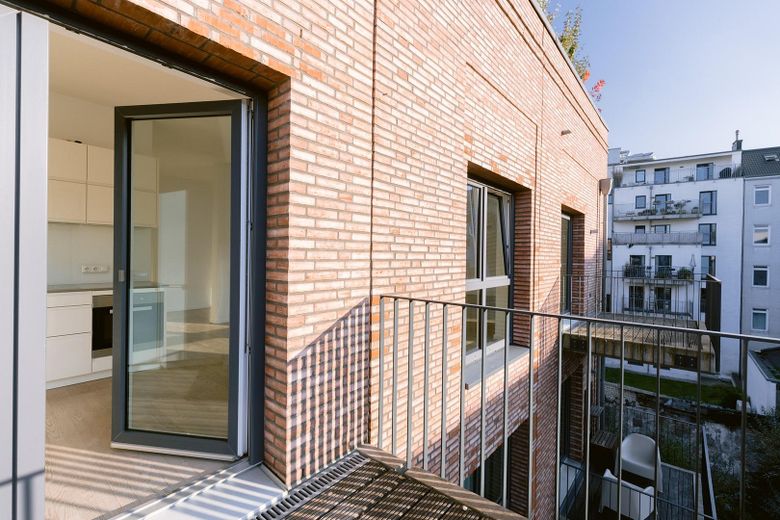 Wohnen, wo andere zu Gast sind – Blick auf die Fassade