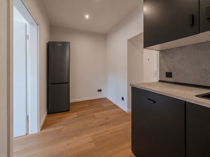 Kernsanierte 2-Zimmer-Wohnung in Derendorf | HSD | Einbauküche | teilmöbliert – Küche Ansicht 2