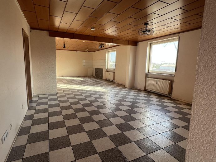 4-Zimmerwohnung im urbanen Mannheimer Industriehafen - ideal für studentische und andere WG's – Wohnzimmer