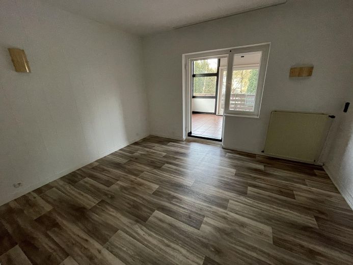 2 MEHRFAMILIENHÄUSER MIT 6 WOHNEINHEITEN + GROSSZÜGIGE GEWERBFLÄCHE - IM ZENTRUM VON GUMMERSBACH - – Durchgangszimmer zum Wintergar