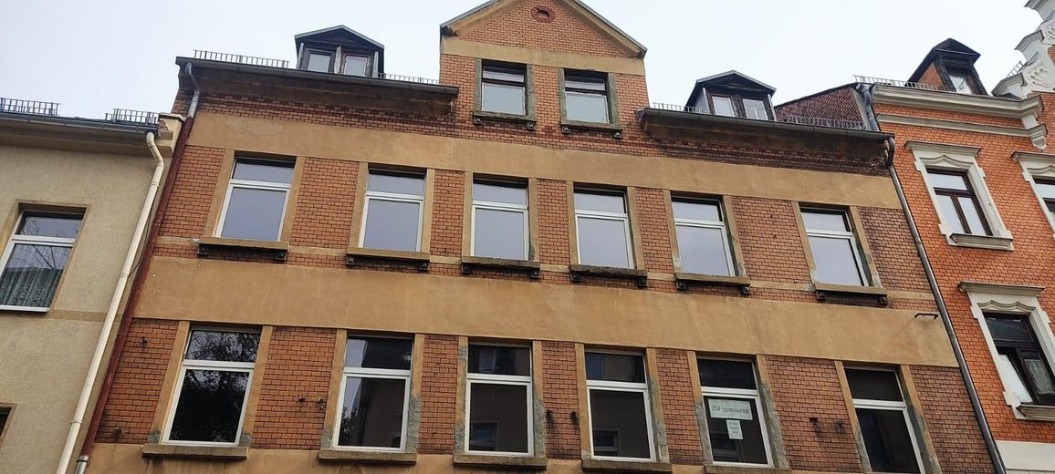 Tolles Sanierungsobjekt ohne Denkmalschutz, 6 Familienhaus und 2 Familienhaus mit Werkstatt/Büro – 6 Fam-Haus vorne