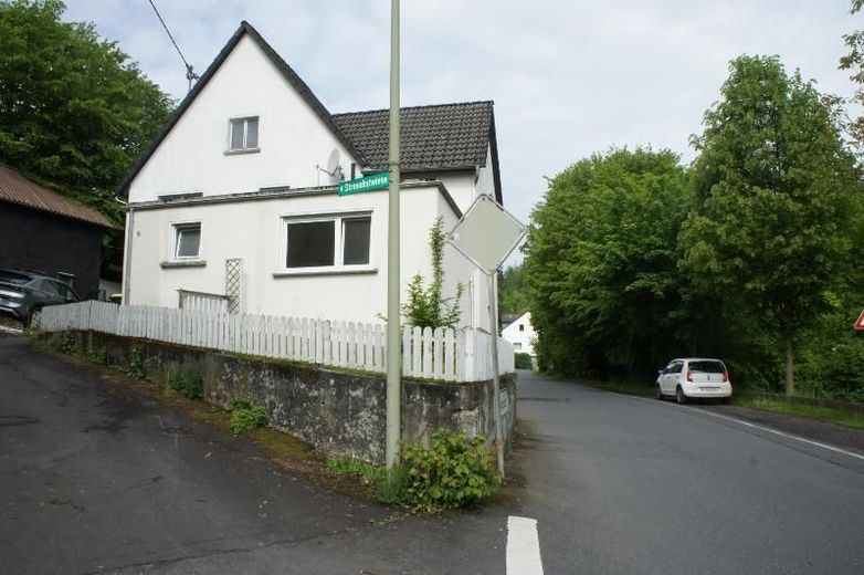 ** RENOVIERTES EINFAMILIENHAUS - IN RUHIGER LAGE IN SELBACH ** – Bild 2