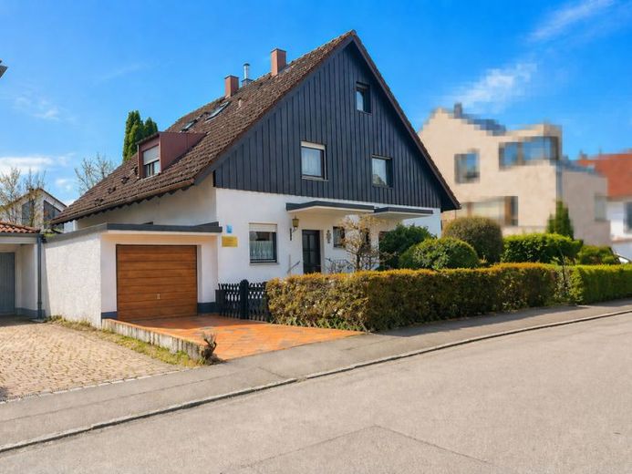 Auf Nießbrauchbasis! Gepflegte Doppelhaushälfte mit Garten, Garage und Hobbyraum in ruhiger Wohnlage – Foto 1