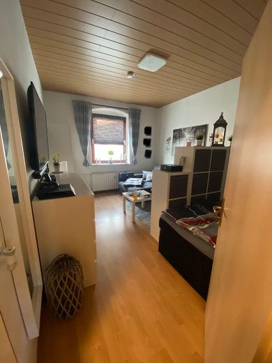 Altbauwohnung mit Balkon in idyllischer Lage an der Mittelriede – Wohn-/Schlafzimmer