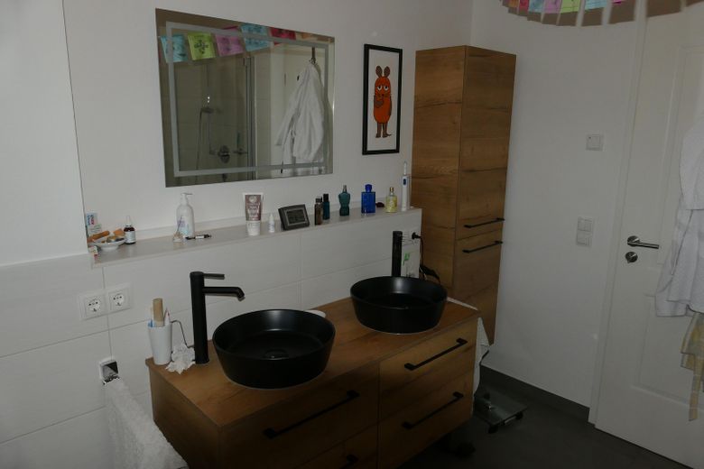 PROVISIONSFREI! Exklusives 4-Zimmer Penthouse in ruhiger Lage in Rosenheim Süd – Hauptbad_3