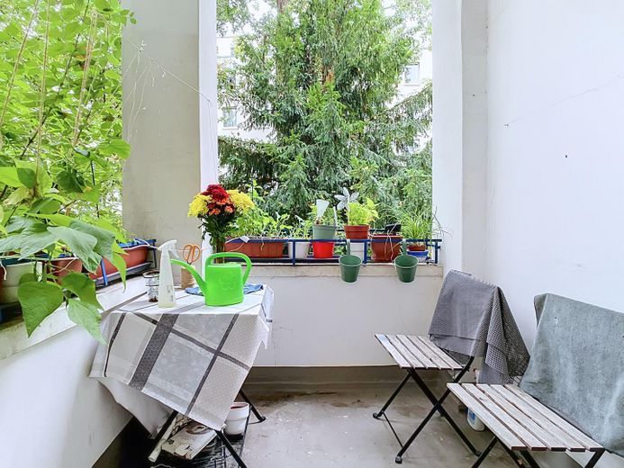 Balcone esposto a sud affacciato sul verde, ottima disposizione, bagno con vasca, cucina abitabile, completamente arredato – Südbalkon ins Grüne