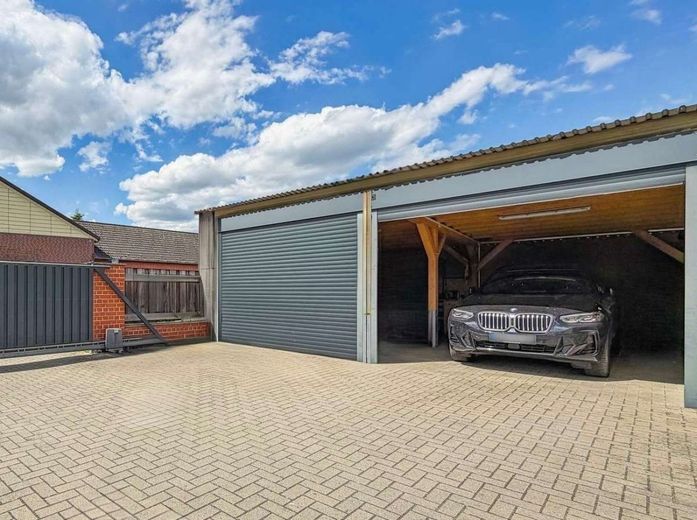 Provisionsfrei. Neuwertig auf einer Ebene. Greifen Sie zu! – Doppelgarage
