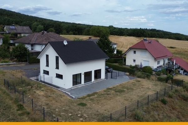 NEUWERTIGES MODERNES WOHNEN MIT FERNBLICK!
KEINE KÄUFERPROVISION!