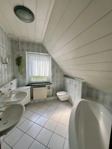 freistehendes Einfamilienhaus mit Garten, Pool, Sauna & Solarthermie – Foto 14