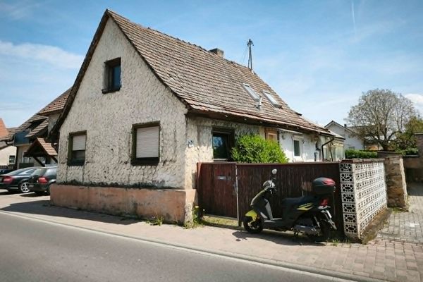 Altes Haus mit großem Grundstück und Potenzial