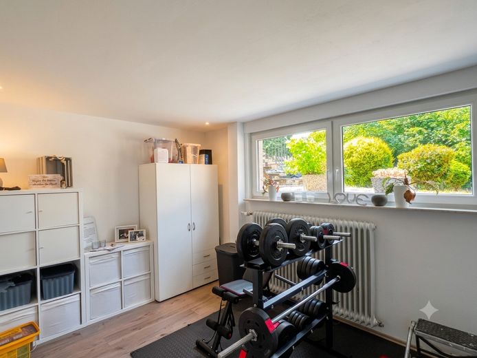 Przestronny dom jednorodzinny z pięknym ogrodem – Fitnessraum