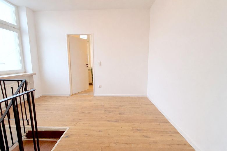 ब्रोकर कमीशन-मुक्त! Wuppertal Barmen में शानदार 2,5-कमरों वाला मैज़ोनेट – Arbeitszimmer