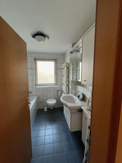 Schöne 3,5-Zimmer-Wohnung mit Balkon in Gerlingen – Bad WC