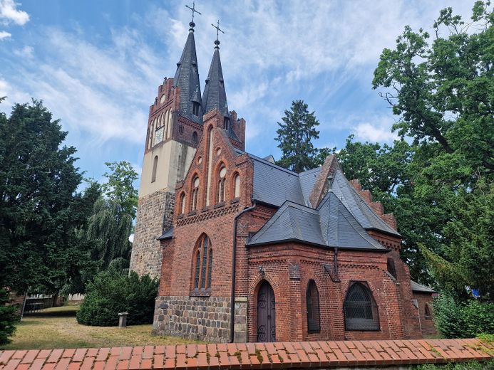 Erstbezug in Zepernick – Provisionsfreie KfW-40-EE Stadtvilla auf über 1.000 m² Grundstück – Umgebung Kirche Panketal