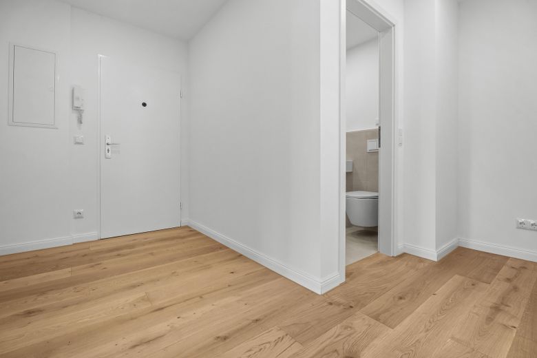 Erstbezug nach Sanierung in Wettbergen: 2 Zimmer mit Loggia – Flur 