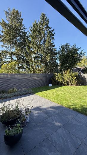 Modernes Endhaus am Brabandkanal mit großem Garten, Dachterrasse und Wellnessbereich – Großzügiger  Privatgarten