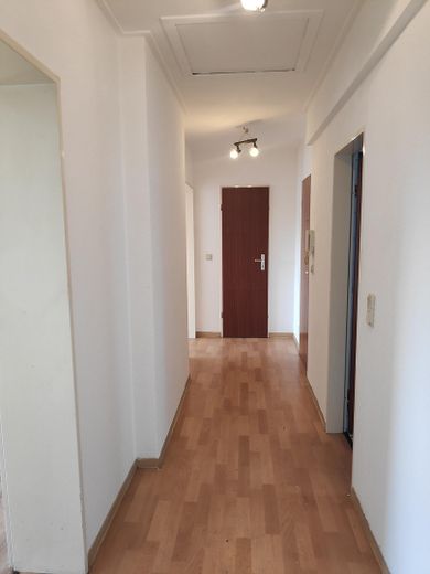 Helle 3-Zimmer-Wohnung mit Balkon und weitem Grünblick in Duisburg-Meiderich – Flur