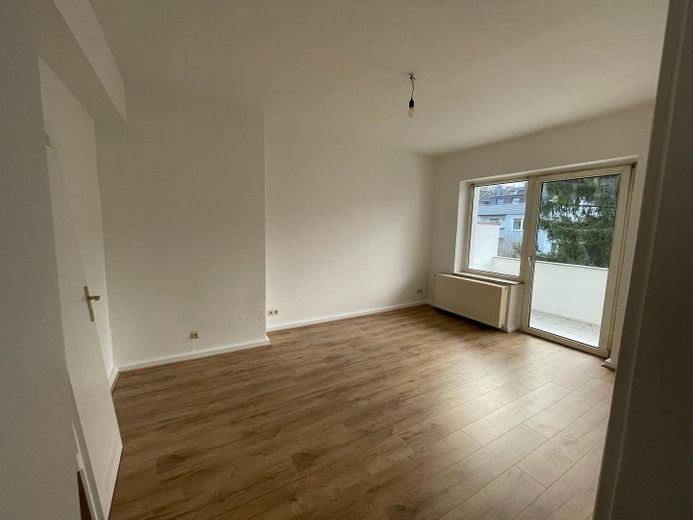 2.5-room apartment with balcony in a good, quiet location – Zimmer 1