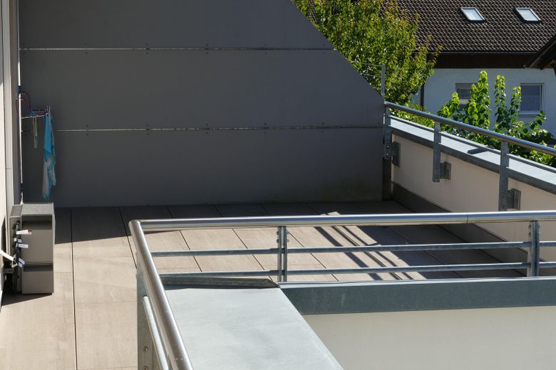 PROVISIONSFREI! Exklusives 4-Zimmer Penthouse in ruhiger Lage in Rosenheim Süd – Balkon vor Schlafzimmer