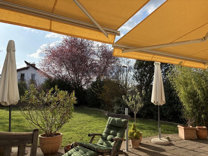 Blick auf Terrasse/Garten