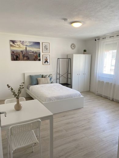 3 Zimmer WG Wohnung nähe Stadtmitte Zuffenhausen – Zimmer 1