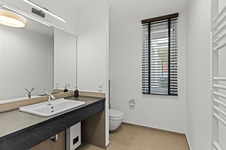 High-End-Interieur trifft Meeresrauschen: Exklusives Wohnerlebnis mit Ostseeblick – Duschbad