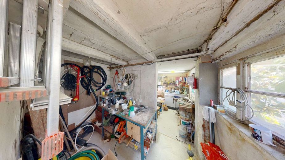 Behagliches Einfamilienhaus mit Balkon, Kamin &amp; Nebengebäude - perfekt für ruhiges, zentrales Wohnen – Werkstatt