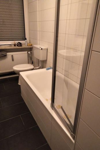 Bad mit Badewanne