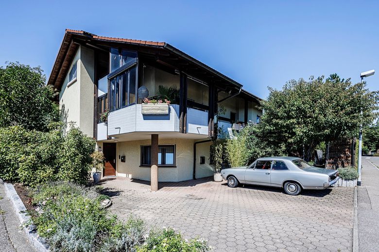 Architektenhaus (3 Wohneinheiten) mit Garten u. Garage – Architekten Haus mit Garten