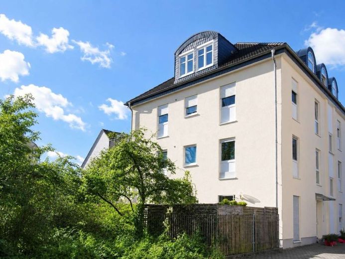 INVESTIEREN IN KLEINZSCHOCHER // Vermietete 3-Raum-Wohnung mit Terrasse, Tageslichtbad & Stellplatz – Foto 1