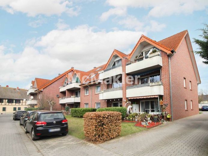 Helle Dachgeschosswohnung mit Balkon und Stellplatz in ruhiger Sackgassenlage – Foto 1
