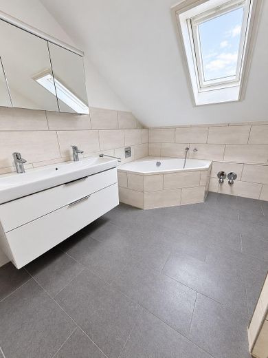 Provisionsfrei! Großzügiges Ein-/Zweifamilienhaus mit Garage & Garten in Klein-Umstadt – Foto 5