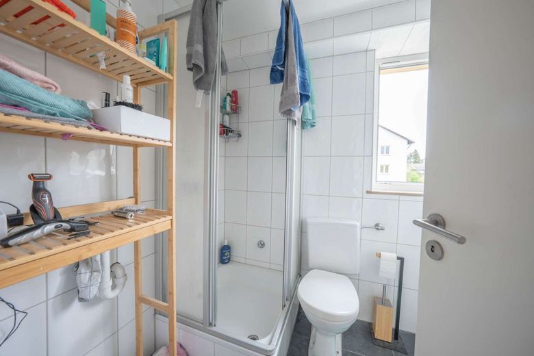 Schöne 3-Zi-Whg. mit Balkon und Stellplatz, zentral in Ludwigsburg – Badezimmer